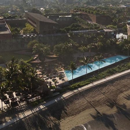 Potato Head Suites & Studios Seminyak Exterior foto Aerial view of the hotel