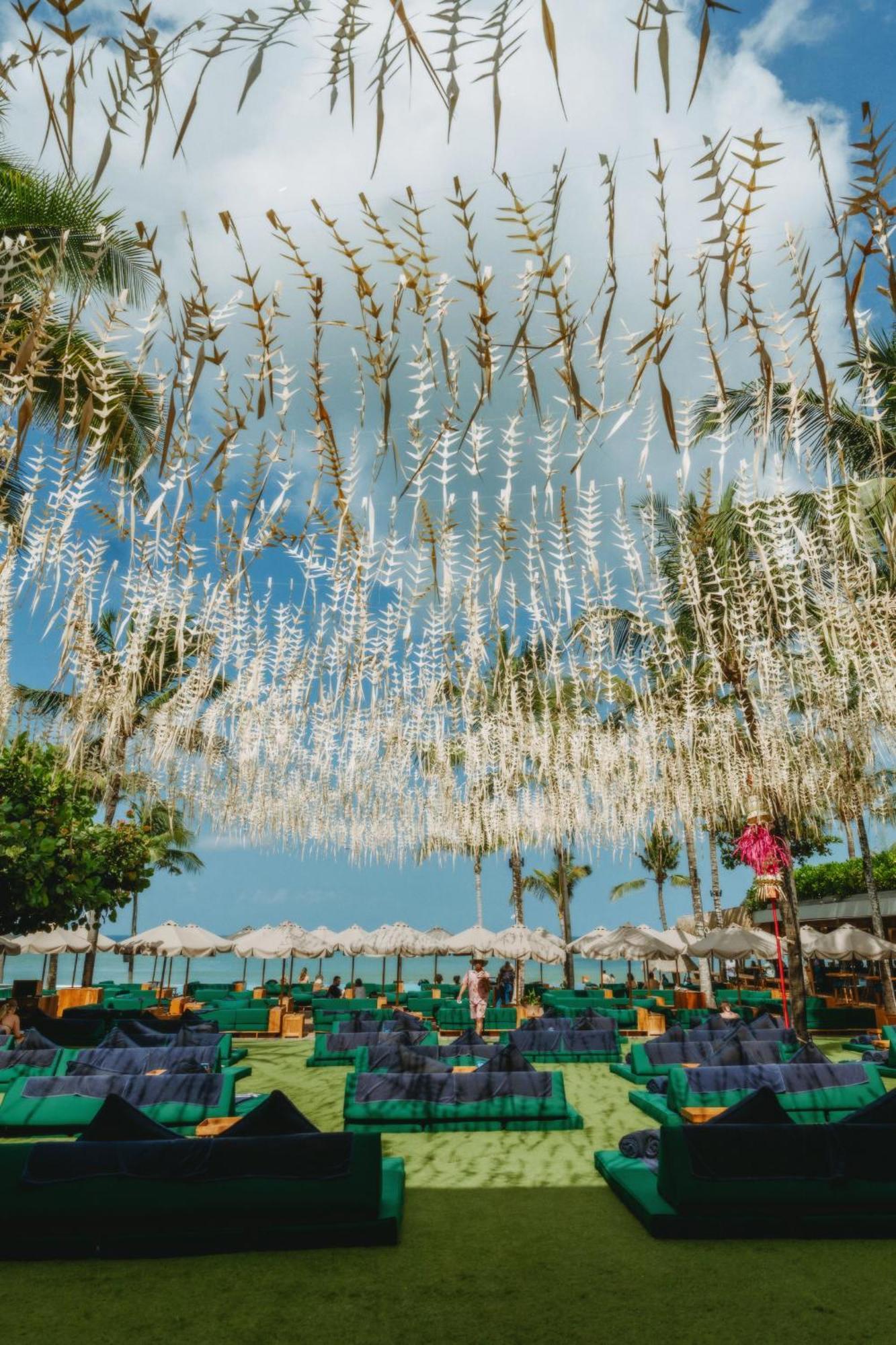 Potato Head Suites & Studios Seminyak Exterior foto Wisteria at the beach