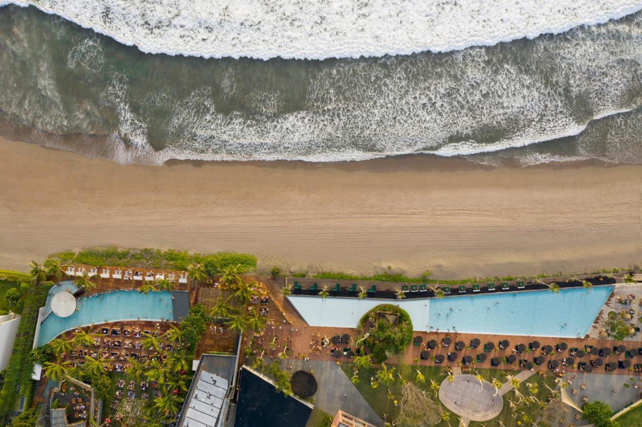 Potato Head Suites & Studios Seminyak Exterior foto Aerial view of the beach