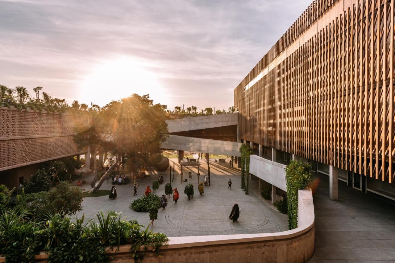Potato Head Suites & Studios Seminyak Exterior foto The proposed station at the heart of the new town